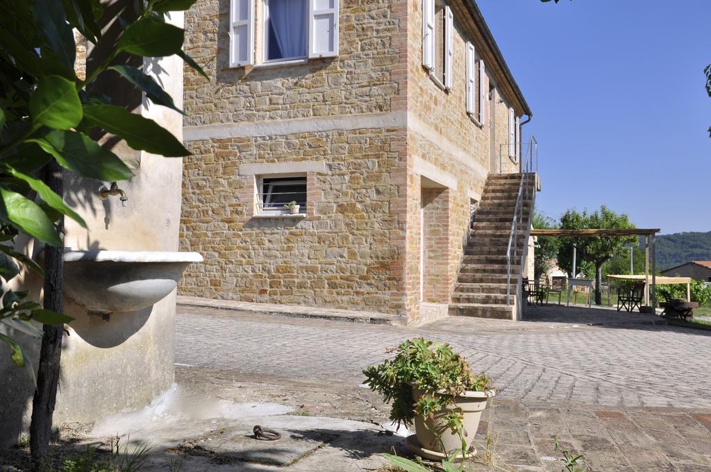 Hostal Tuttaterra Serra San Quirico Exterior foto